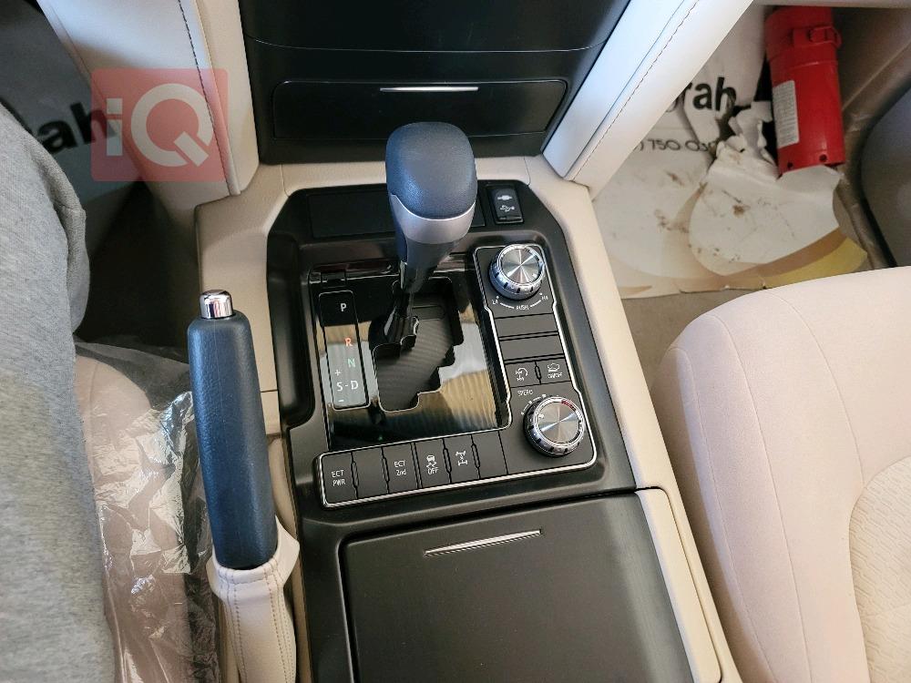 تۆیۆتا لاند کروزەر